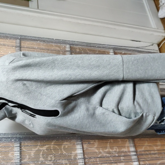 Nike hoodie men's small grey and black with reflector in different areas - Picture 9 of 10